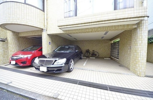 パストラーレ東松原の駐車場