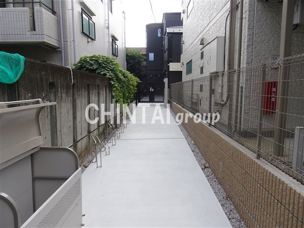 マーレ明大前Ⅱのエントランス