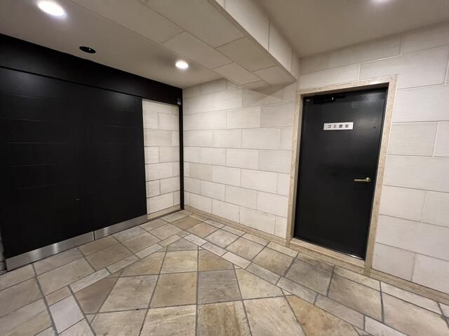 トーシンフェニックス初台弐番館のロビー