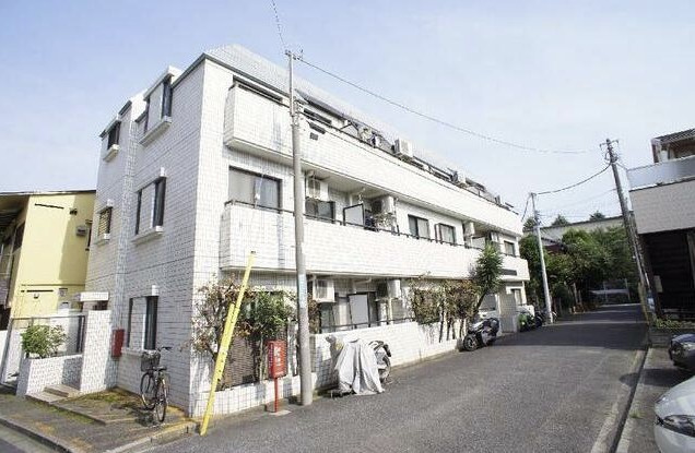 オークス明大前の外観