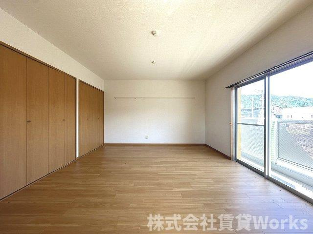 モワ・ジュールの内装|明るい色調の室内です