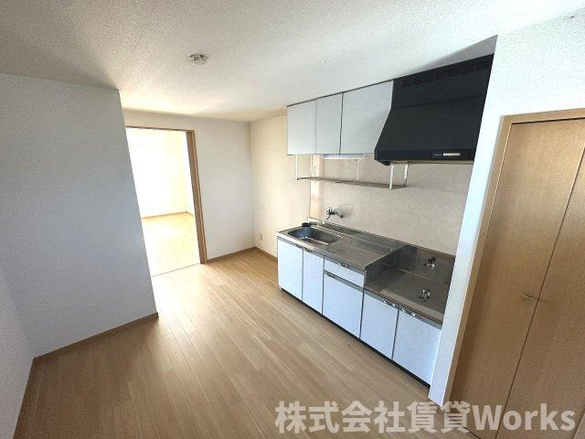 モワ・ジュールのキッチン|コンパクトなキッチンで掃除もラクラク