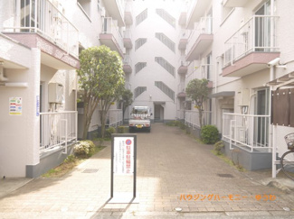 【その他共用部分】 | 広々したエントランスは、とても開放感があります