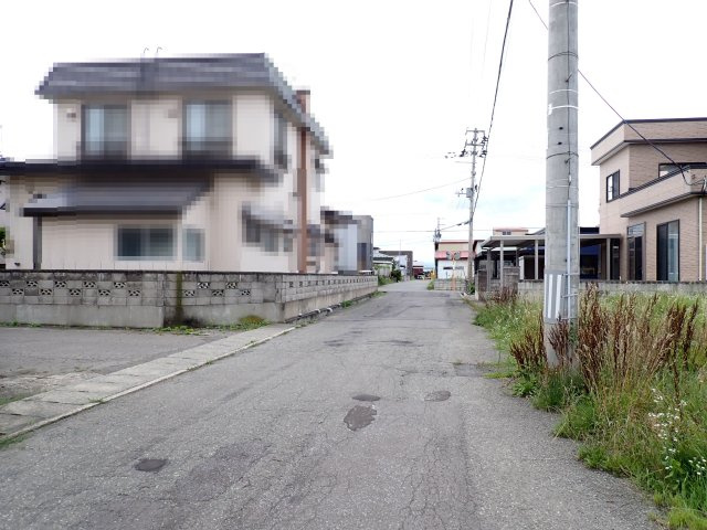 【前面道路含む現地写真】 | 黒石市末広土地