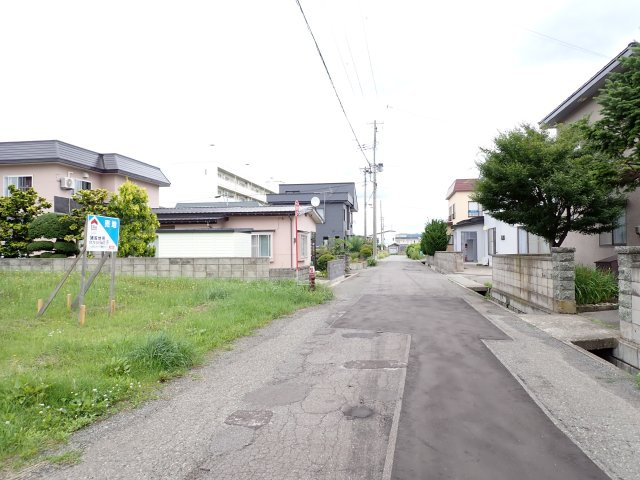 【前面道路含む現地写真】 | 黒石市末広土地