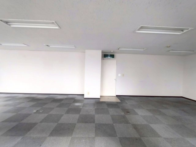 東海保険ガーデンビルの内装