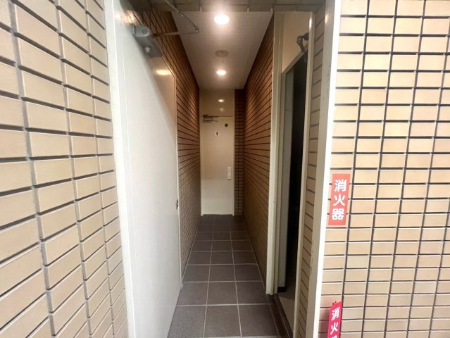 東海保険ガーデンビルの玄関