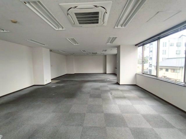 東海保険ガーデンビルの内装