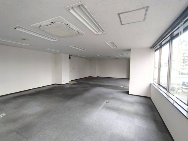 東海保険ガーデンビルの内装