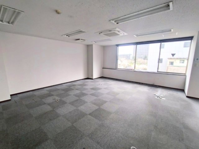 東海保険ガーデンビルの内装