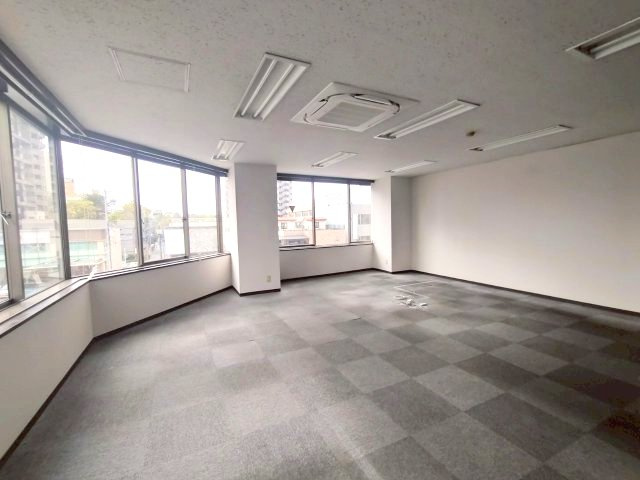 東海保険ガーデンビルの内装