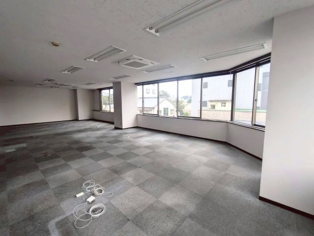 東海保険ガーデンビルの内装