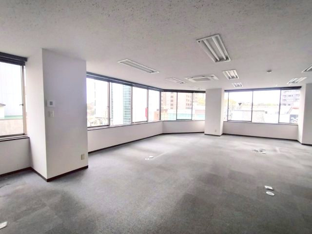 東海保険ガーデンビルの内装
