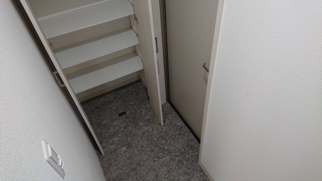 クリエオーレ吉田の玄関