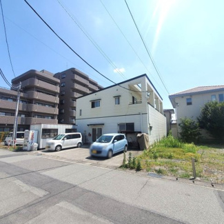 【外観】 | 甲府市上石田3丁目 事務所店舗付住宅（住宅部分3LDK・平成24年築）店舗・事務所部分は164.8ｍ2の広いスペース