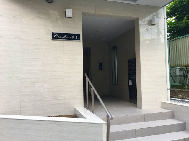 Centelleo押上のエントランス