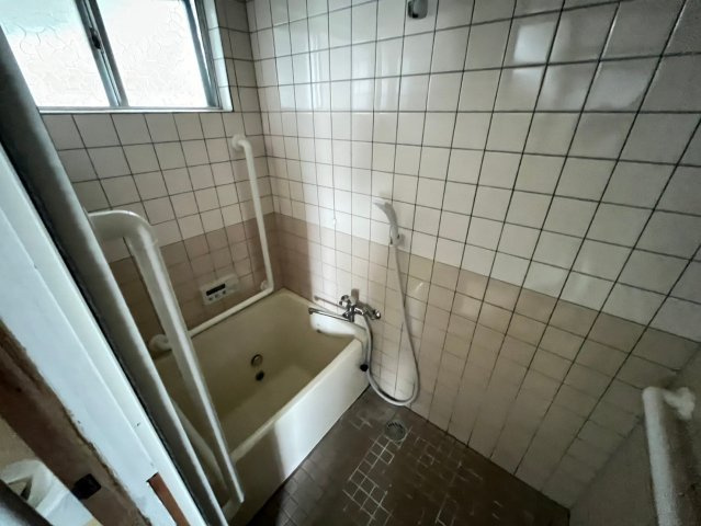 和泉市富秋町３丁目　戸建て４Kの浴室