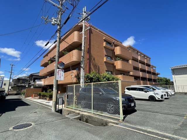 朝日プラザ奈良紀寺の外観|キレイな外観です。