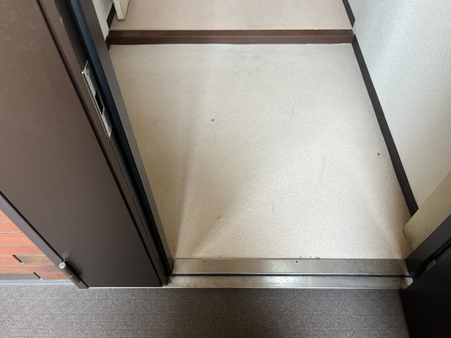 ジョイフルマンションの玄関