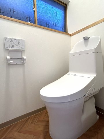 高知市加賀野井2丁目　中古戸建てのトイレ