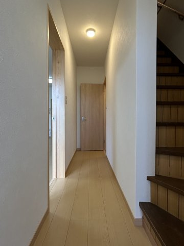 高知市加賀野井2丁目　中古戸建ての玄関