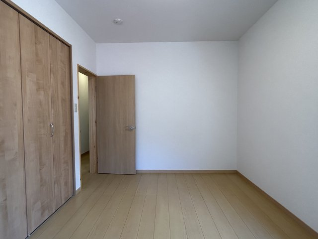 高知市加賀野井2丁目　中古戸建ての洋室