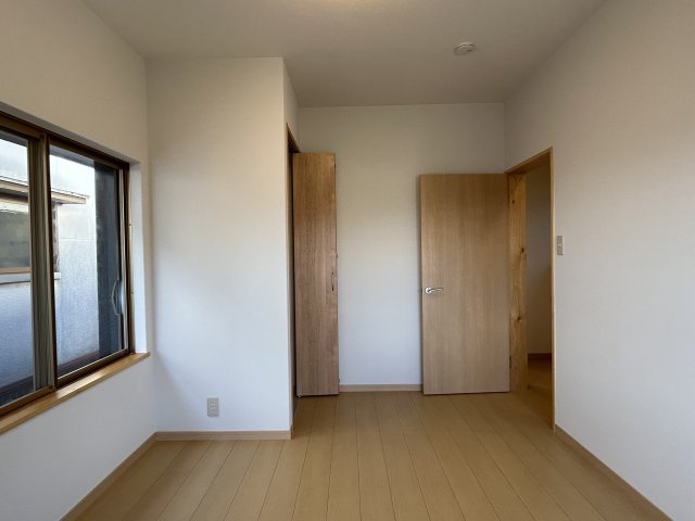 高知市加賀野井2丁目　中古戸建ての洋室