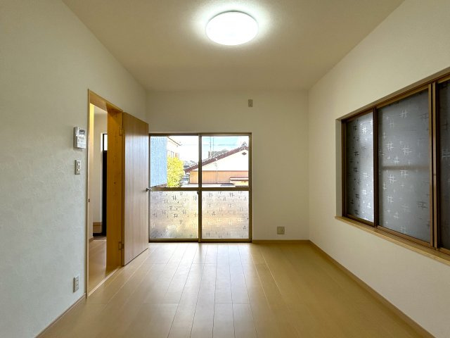 高知市加賀野井2丁目　中古戸建ての居間・リビング