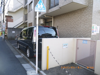 【その他共用部分】 | 敷地内に、駐車場も完備。