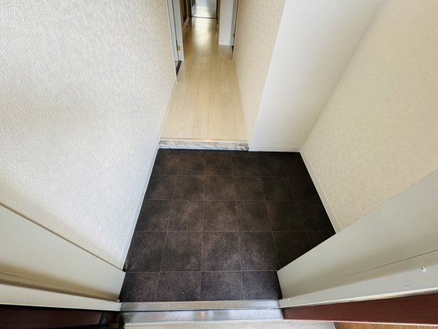 朝日プラザ奈良紀寺の玄関