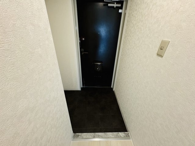 朝日プラザ奈良紀寺の玄関