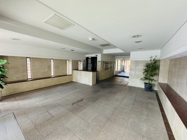 朝日プラザ奈良紀寺のロビー