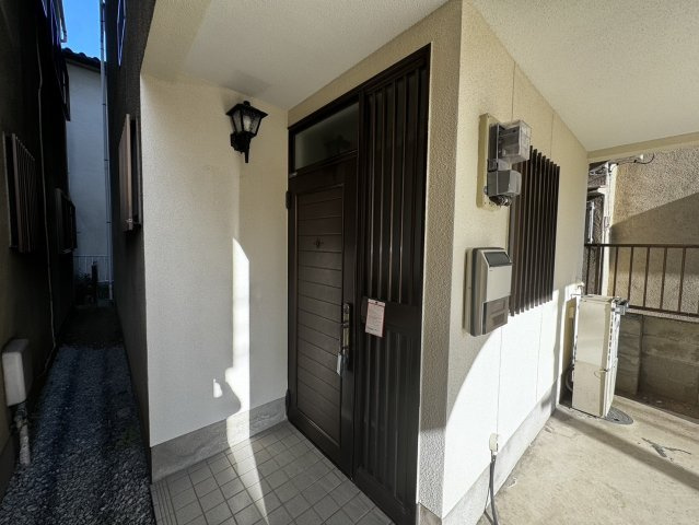 プレミア紀寺2号戸建てのエントランス