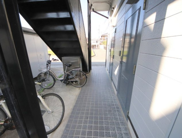 東九条第二マンションのエントランス