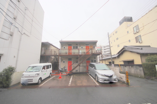 パナハイツ大宮の駐車場