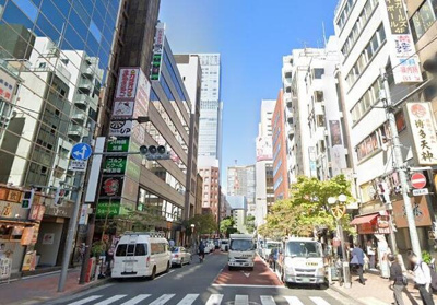 【周辺】 | ＭＡＮＥＫＩ新橋ビル | 建物前面（赤レンガ通り） 