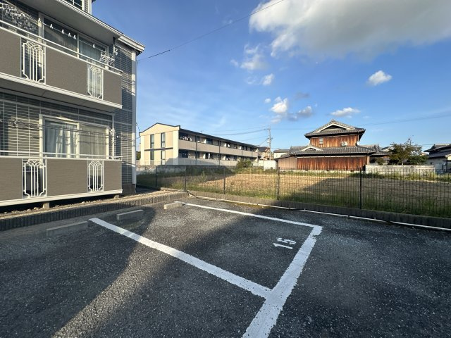 サンライフ・アイＦの駐車場
