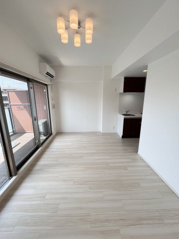 大阪市都島区都島北通２丁目の賃貸マンションの居間・リビング