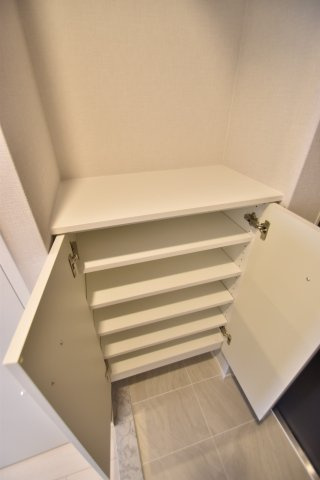 大阪市都島区都島南通２丁目の賃貸マンションの収納