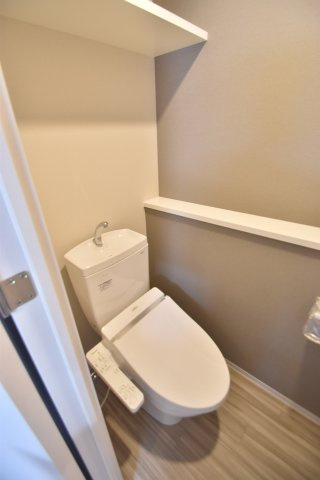 大阪市都島区都島南通２丁目の賃貸マンションのトイレ