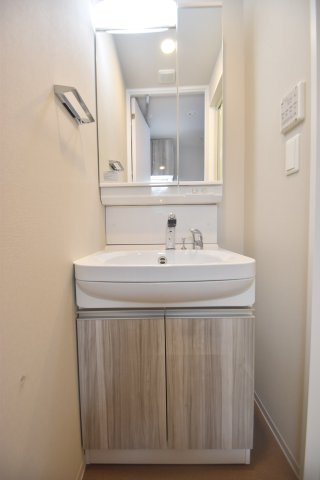 大阪市都島区都島南通２丁目の賃貸マンションの洗面所