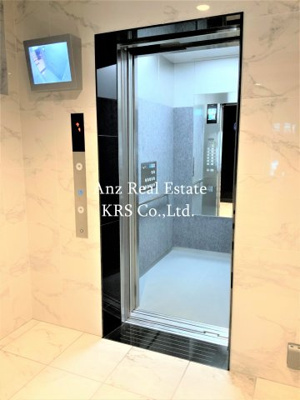 【その他共用部分】 | CAVANA本町 | エレベーターは防犯カメラが付いているので、安心です♪