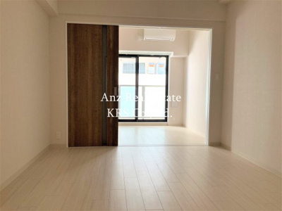 【居間・リビング】 | CAVANA本町 | 寝室との間切を開けると、広々11帖あります！