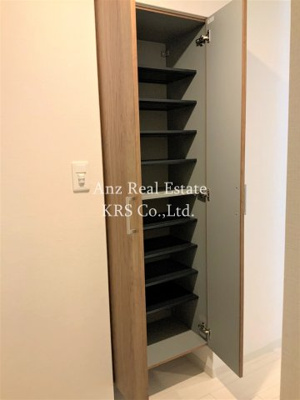 【玄関】 | CAVANA本町 | 玄関には収納力のある天井高シューズボックスがあります！