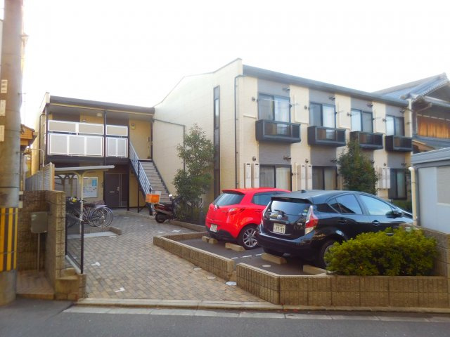 レオパレスカリオストロ