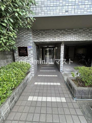 エスリード野田のエントランス