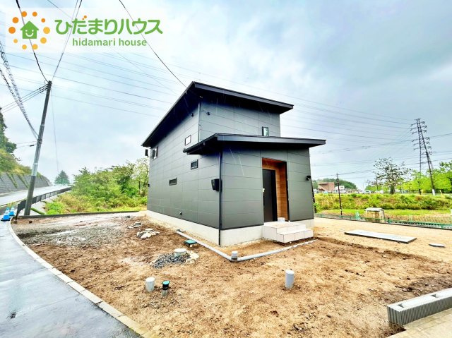 日立市十王町友部　中古戸建の駐車場|カースペース３台以上ＯＫ！来客用にもスペースを確保できて安心ですね(^^)/