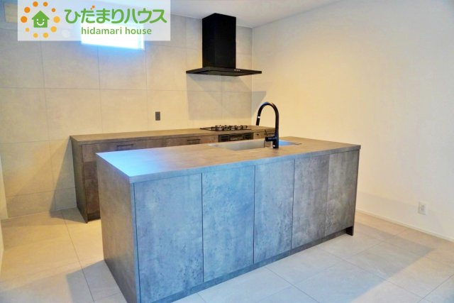 日立市十王町友部　中古戸建のキッチン|料理をしながらでも、ご家族との会話を楽しめる対面式キッチン♪