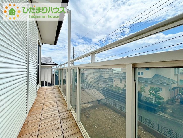 日立市かみあい町2丁目　中古戸建のバルコニー|バルコニーはあなただけの花火会場。色とりどりの花火が夜空を彩ります。