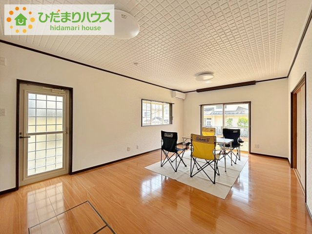 日立市かみあい町2丁目　中古戸建の居間・リビング|リビング大きな窓からは、暖かな日の光が降り注ぎます・・・